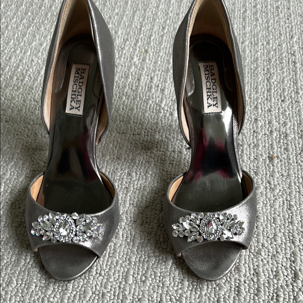 Badgley Mischka Women's Silver/Pewter Heels